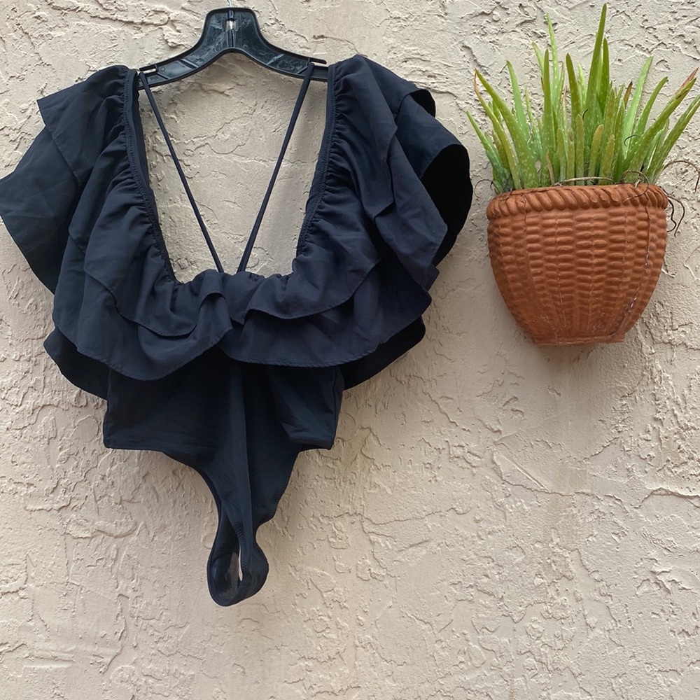 Zara Sleeveless V-Neck Ruffled Swimsuit - M - Picture 5 of 12